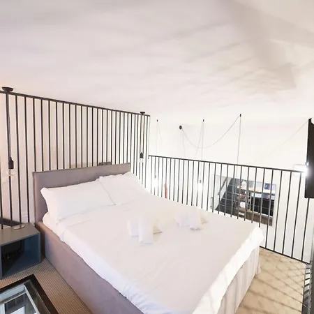 Design And Colorful Loft Near Pamphili