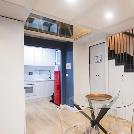Apartment Design And Colorful Loft Near Pamphili