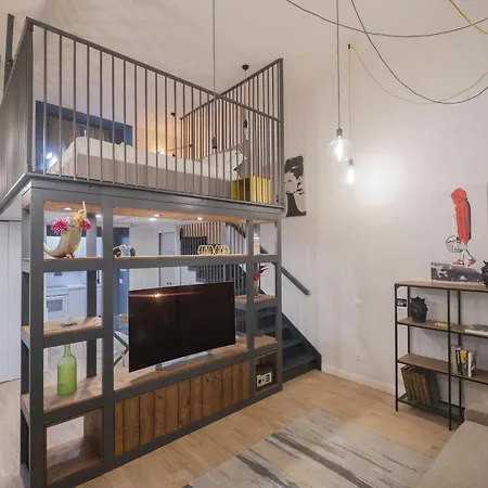 Design And Colorful Loft Near Pamphili