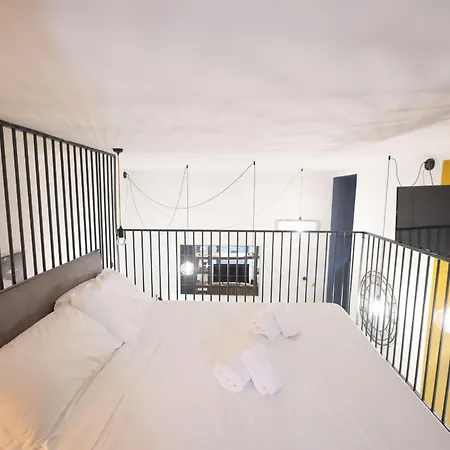 Design And Colorful Loft Near Pamphili *